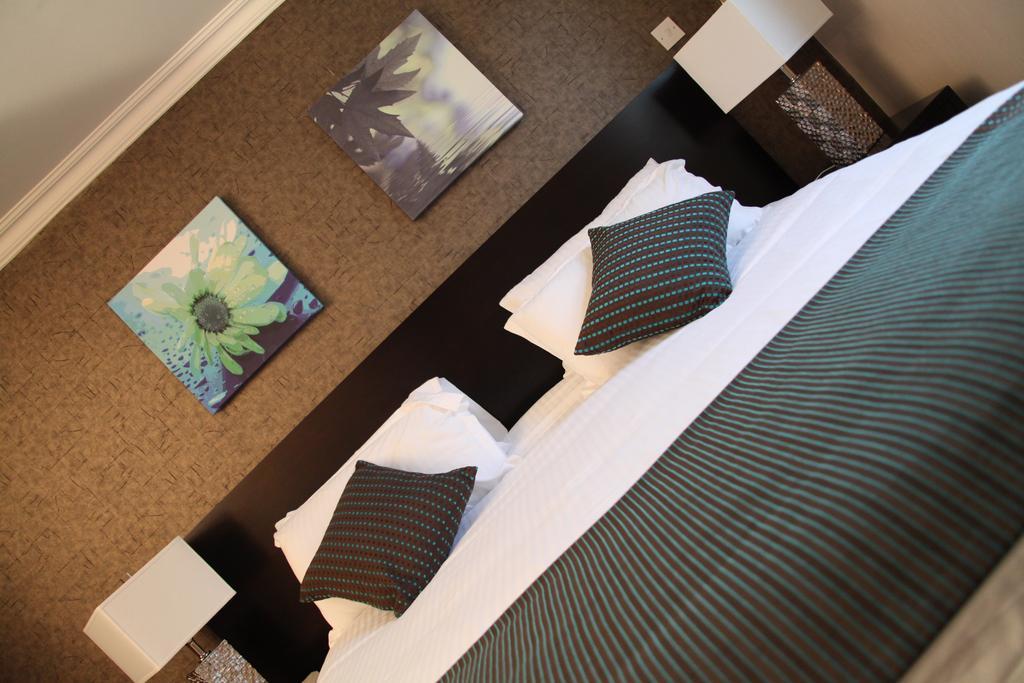 Greenvale Hotel Cookstown Rum bild